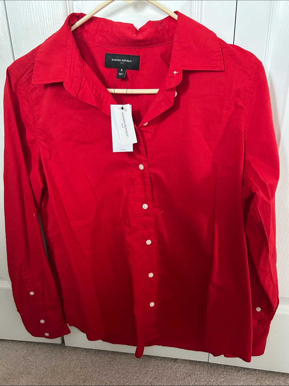 Banana Republic Red Long-Sleeve Button Shirt size Small, NWT